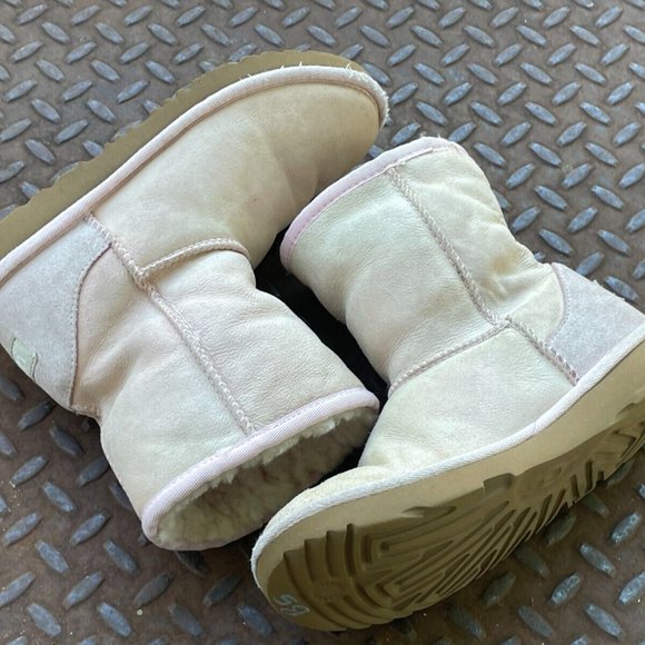 UGG Girl Boot Little Kid & Big Kid Koola Short Boots Size 4US 34EU - Picture 5 of 11